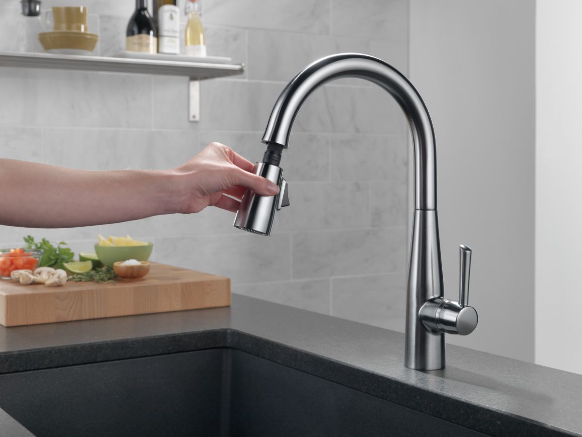 DELTA Essa Single Handle Pull-Down Kitchen Faucet — Arctic Stainless