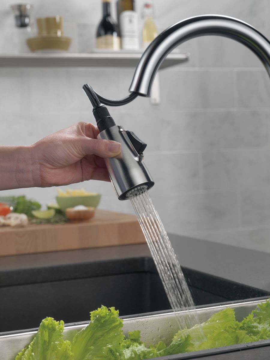 DELTA Essa Single Handle Pull-Down Kitchen Faucet — Arctic Stainless