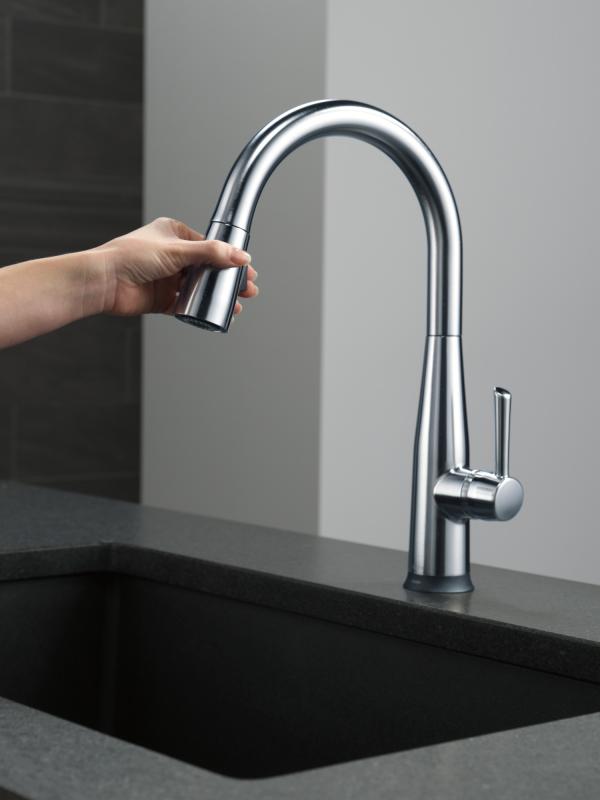 DELTA Essa Single Handle Pull-Down Kitchen Faucet with Touch2O Technology — Arctic Stainless