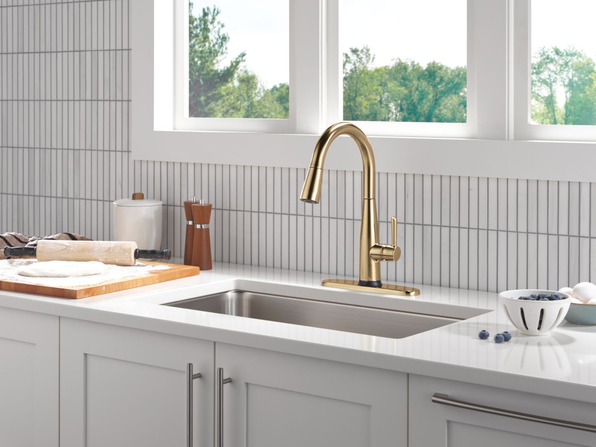 DELTA Essa Touch2O Technology Kitchen Faucet with Touchless Technology — Champagne Bronze