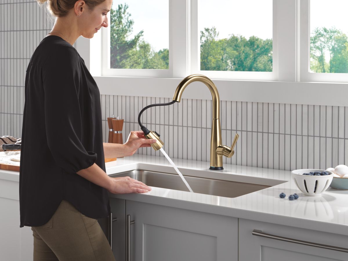 DELTA Essa Touch2O Technology Kitchen Faucet with Touchless Technology — Champagne Bronze