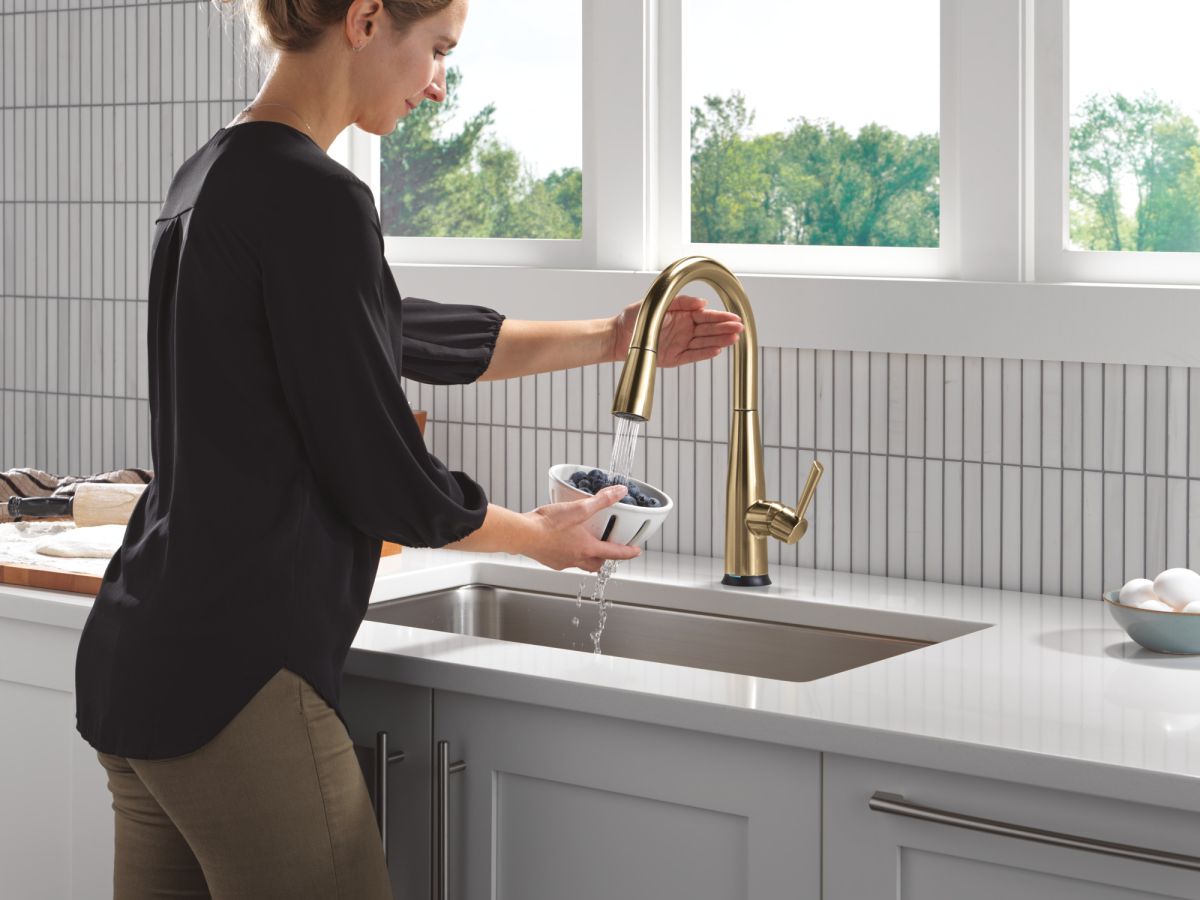 DELTA Essa Touch2O Technology Kitchen Faucet with Touchless Technology — Champagne Bronze