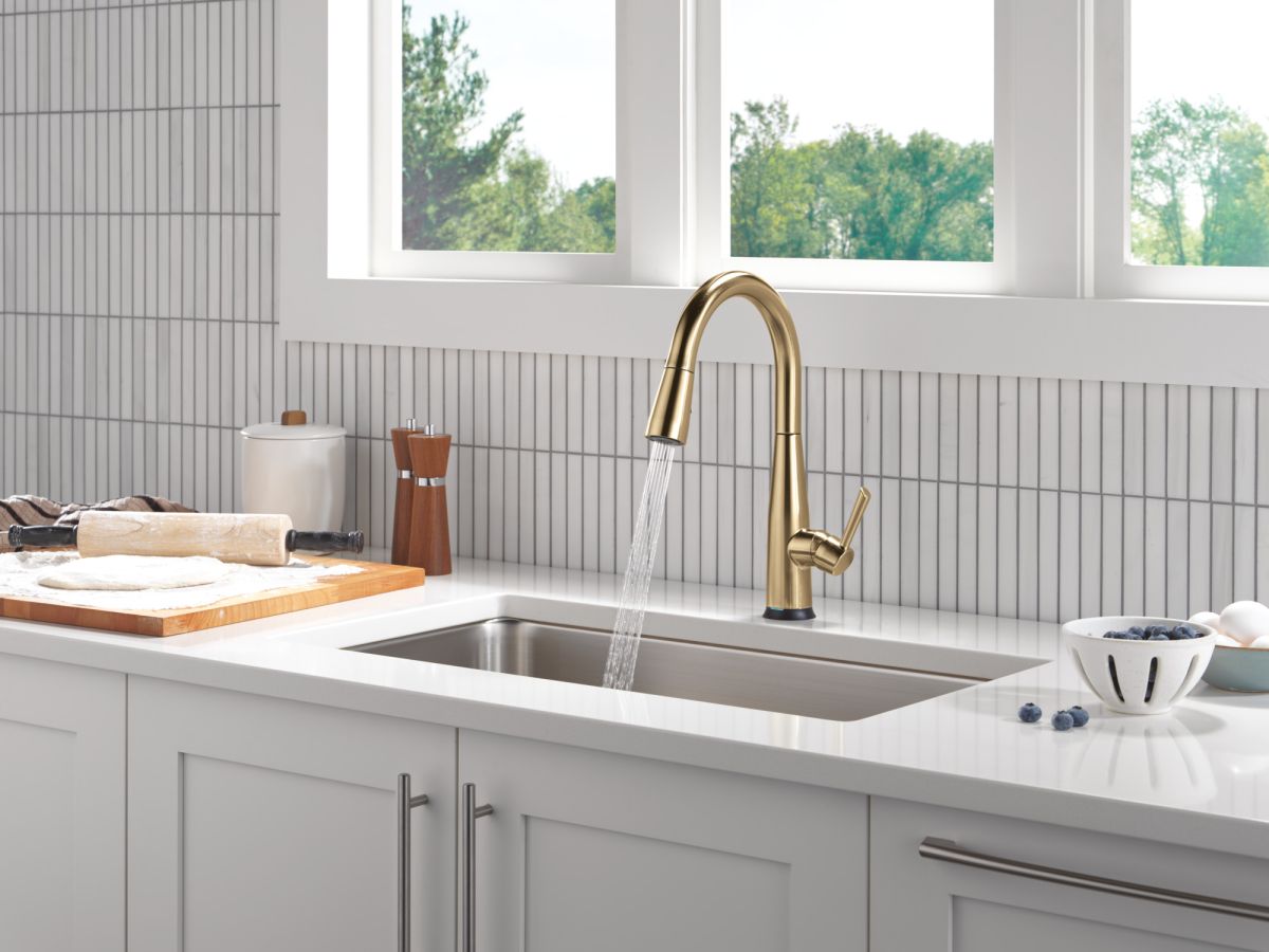 DELTA Essa Touch2O Technology Kitchen Faucet with Touchless Technology — Champagne Bronze