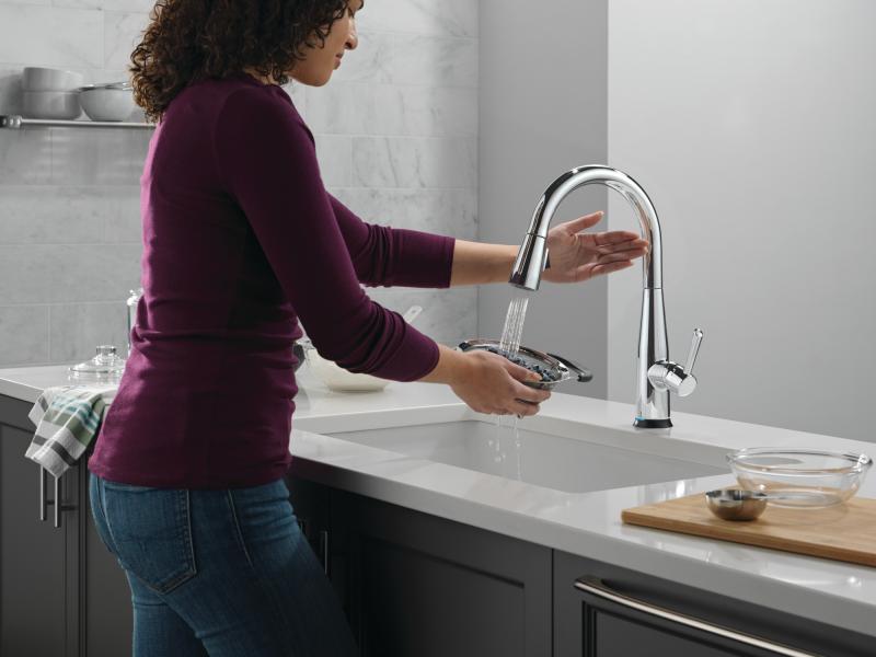 DELTA Essa Touch2O Technology Kitchen Faucet with Touchless Technology — Chrome