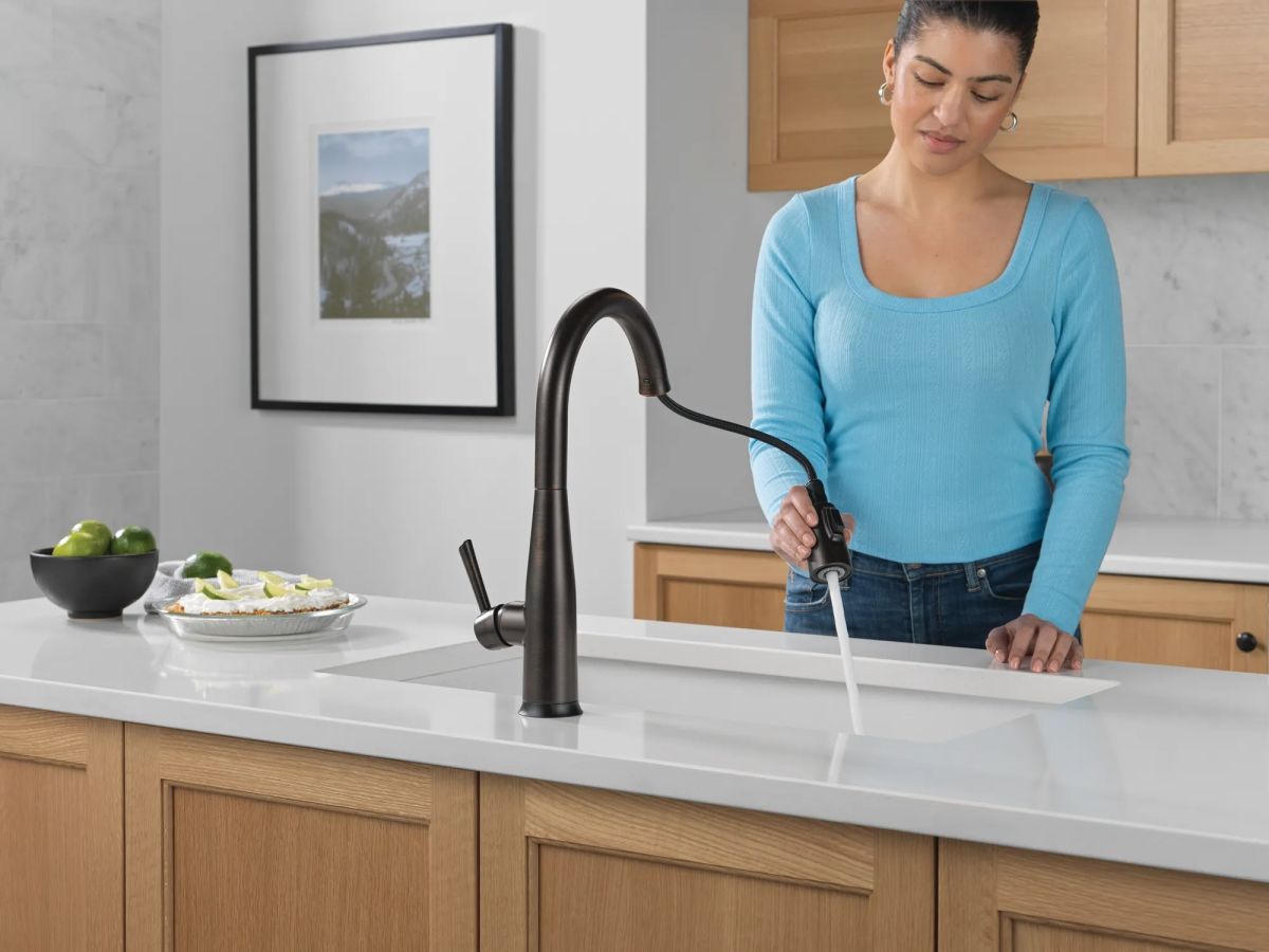 DELTA Essa Touch2O Technology Kitchen Faucet with Touchless Technology — Venetian Bronze