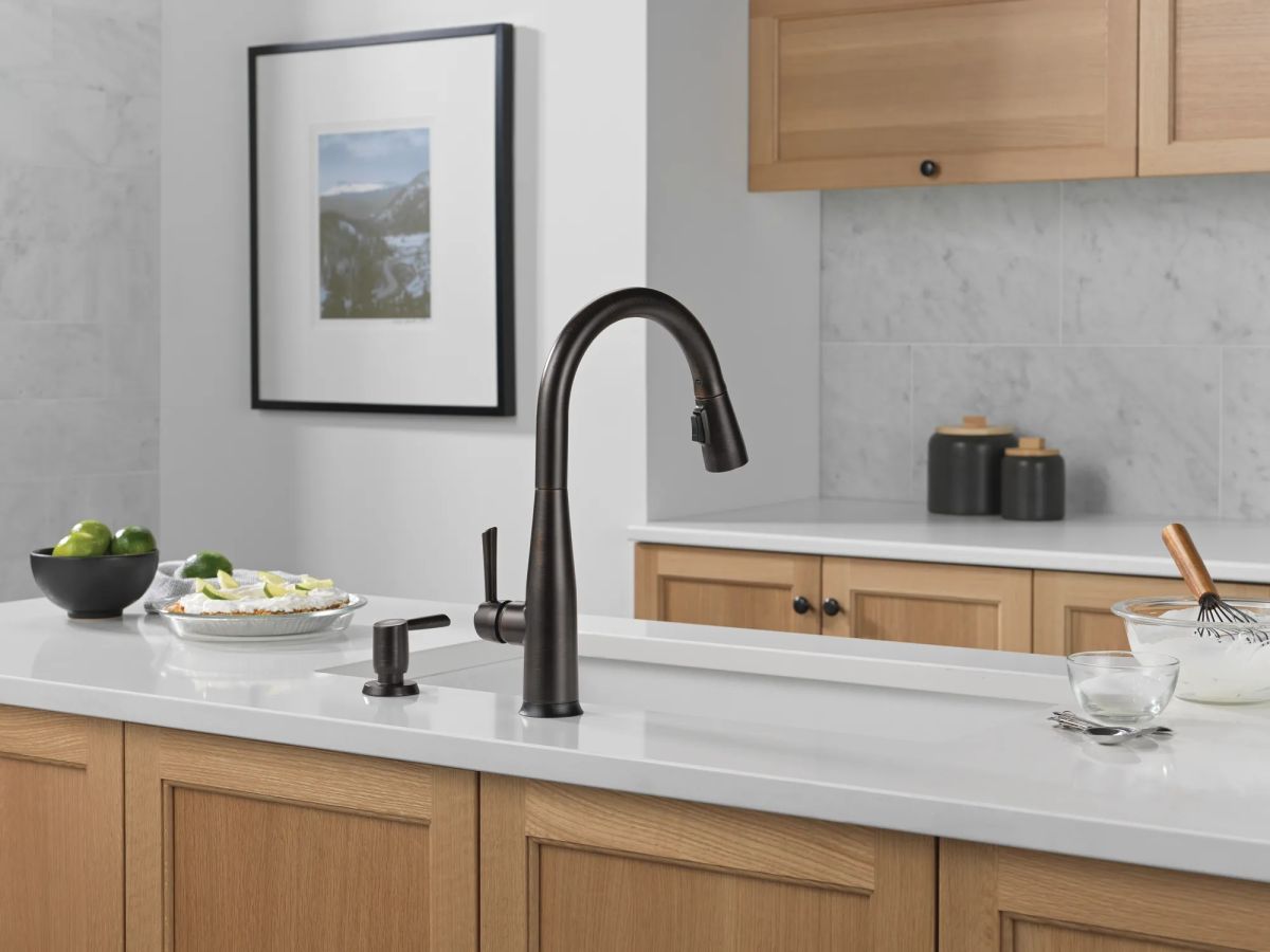 DELTA Essa Touch2O Technology Kitchen Faucet with Touchless Technology — Venetian Bronze