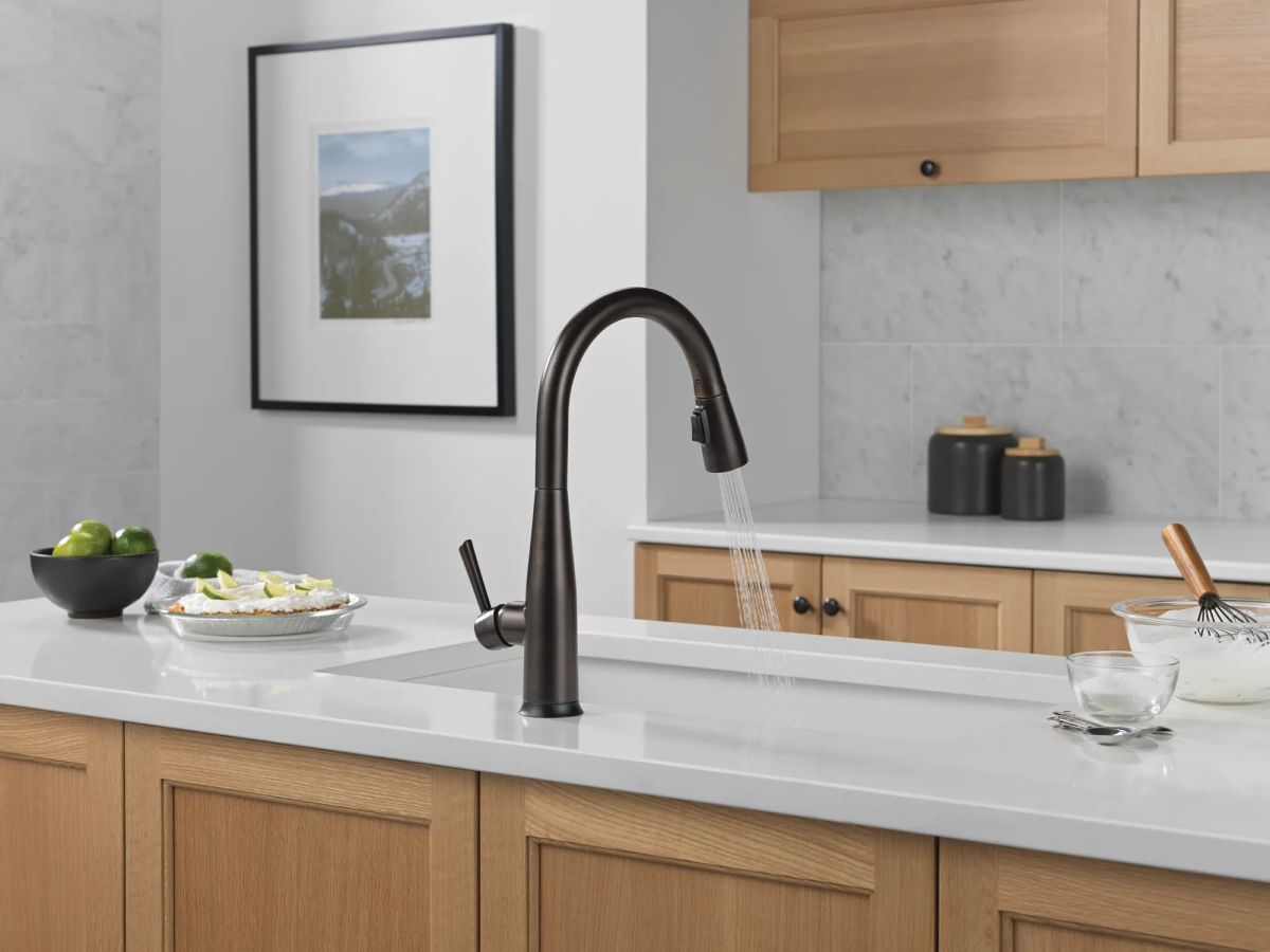 DELTA Essa Touch2O Technology Kitchen Faucet with Touchless Technology — Venetian Bronze
