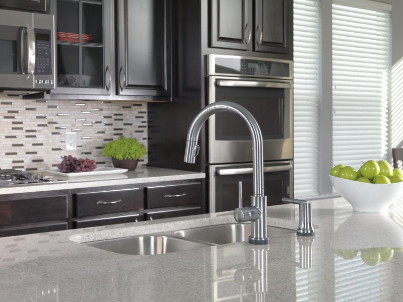 DELTA Trinsic Single Handle Pull-Down Kitchen Faucet — Arctic Stainless