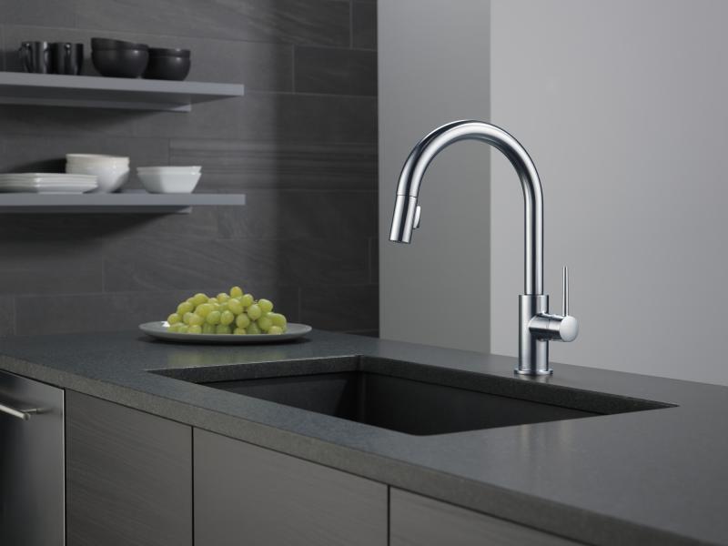 DELTA Trinsic Single Handle Pull-Down Kitchen Faucet — Arctic Stainless