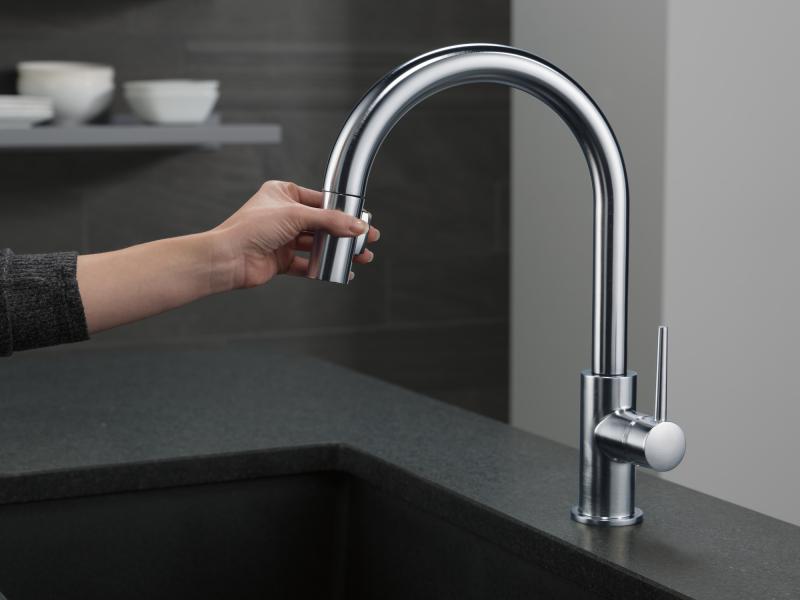 DELTA Trinsic Single Handle Pull-Down Kitchen Faucet — Arctic Stainless