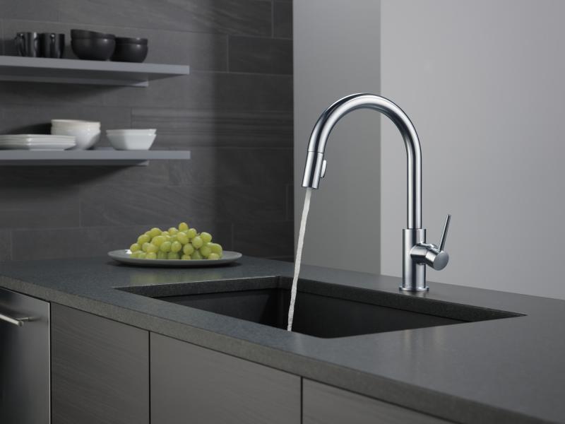 DELTA Trinsic Single Handle Pull-Down Kitchen Faucet — Arctic Stainless