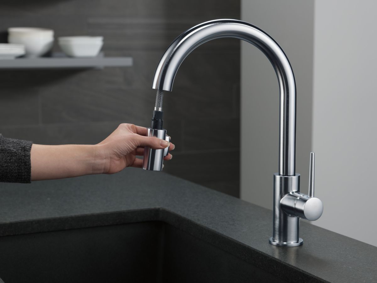 DELTA Trinsic Single Handle Pull-Down Kitchen Limited Swivel — Arctic Stainless