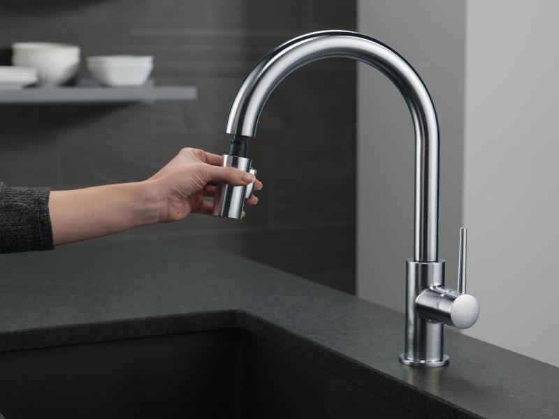 DELTA Trinsic Single Handle Pull-Down Kitchen Limited Swivel — Arctic Stainless