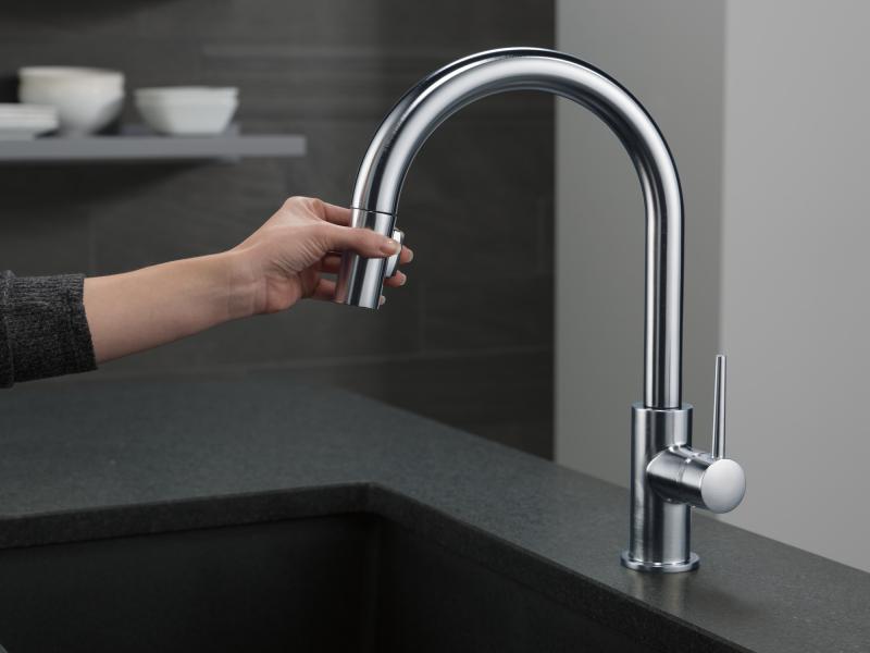 DELTA Trinsic Single Handle Pull-Down Kitchen Limited Swivel — Arctic Stainless