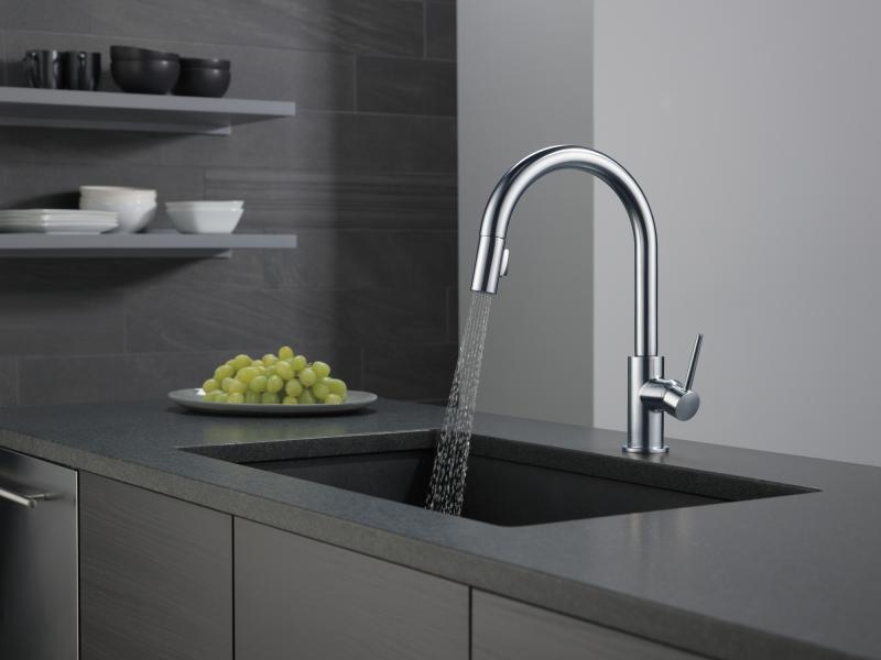 DELTA Trinsic Single Handle Pull-Down Kitchen Limited Swivel — Arctic Stainless