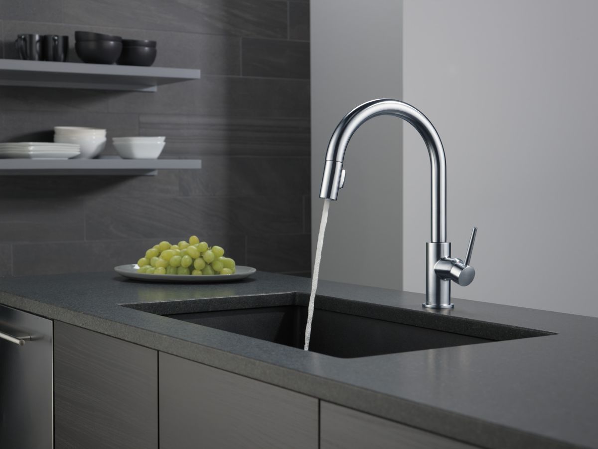 DELTA Trinsic Single Handle Pull-Down Kitchen Limited Swivel — Arctic Stainless
