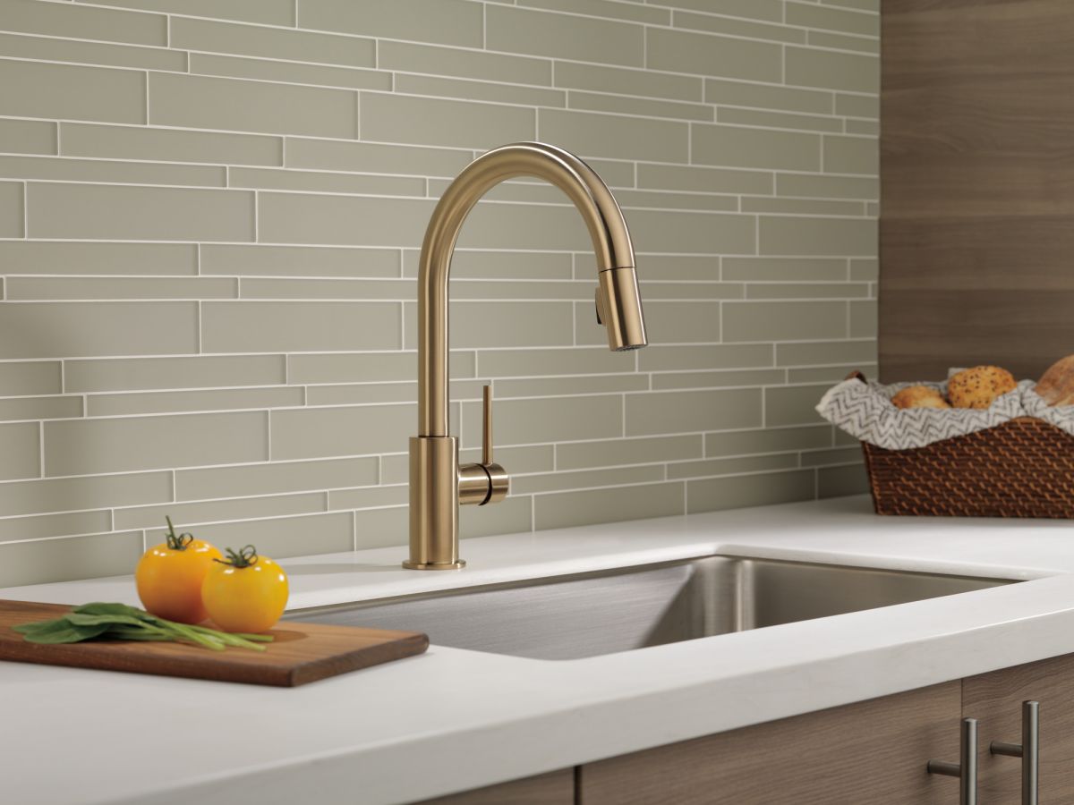 DELTA Trinsic Single Handle Pull-Down Kitchen Faucet — Champagne Bronze