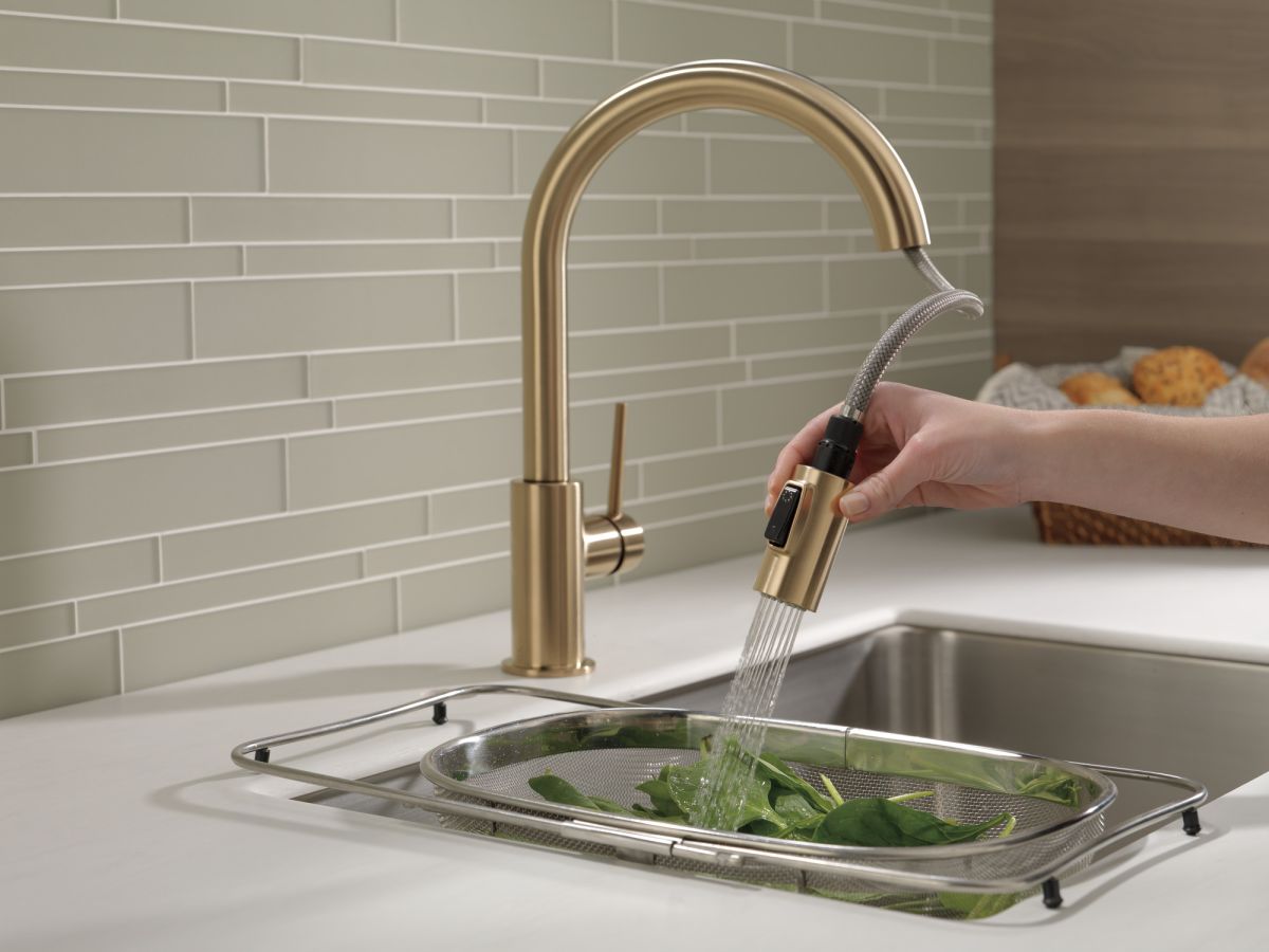 DELTA Trinsic Single Handle Pull-Down Kitchen Faucet — Champagne Bronze