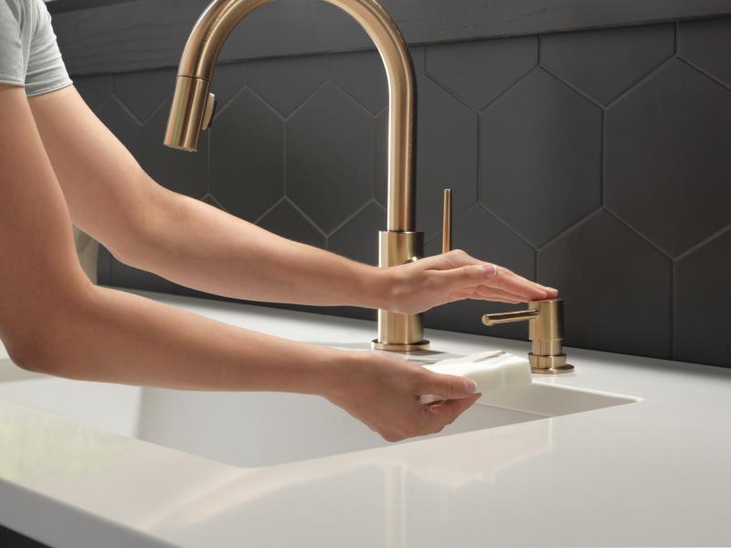 DELTA Trinsic Single Handle Pull-Down Kitchen Faucet — Champagne Bronze