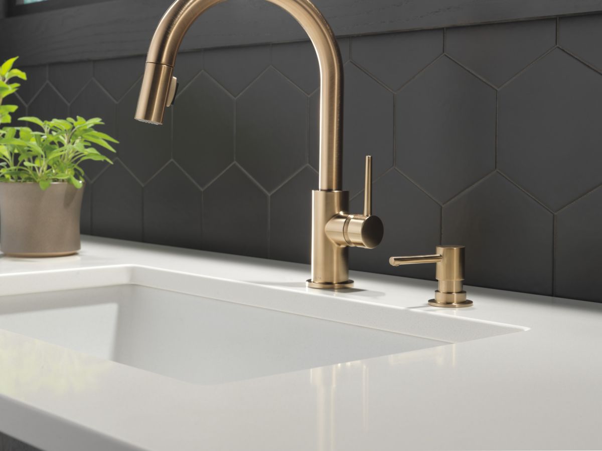 DELTA Trinsic Single Handle Pull-Down Kitchen Faucet — Champagne Bronze
