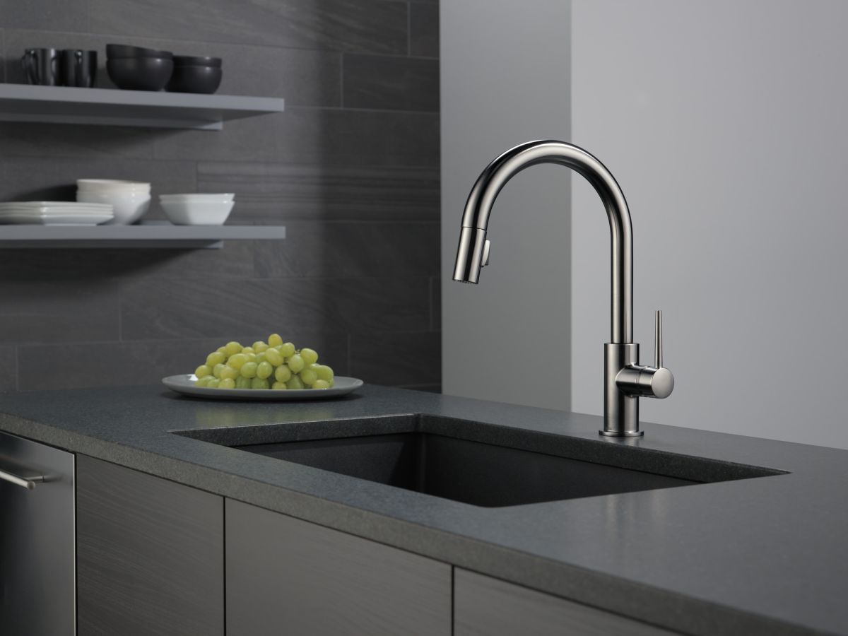 DELTA Trinsic Single Handle Pull-Down Kitchen Faucet — Black Stainless
