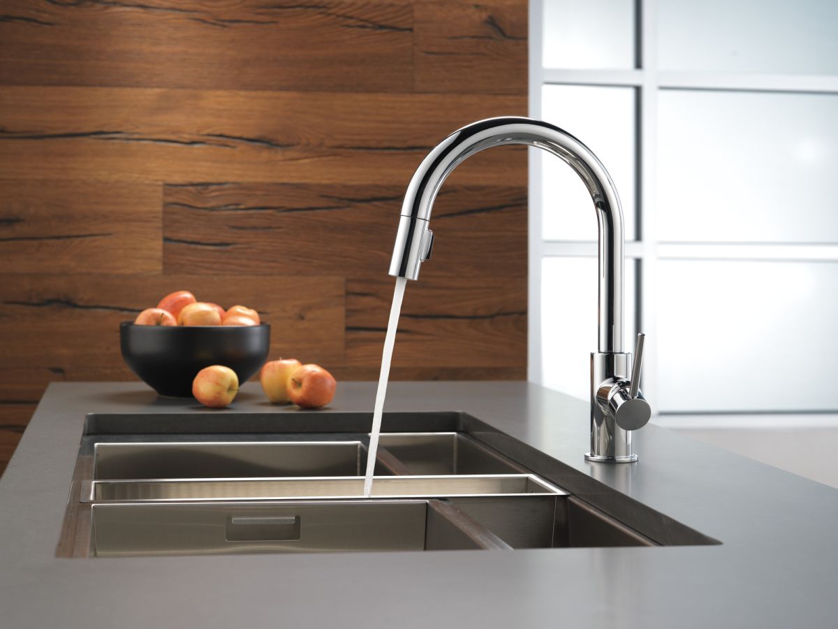 DELTA Trinsic Single Handle Pull-Down Kitchen Limited Swivel — Chrome