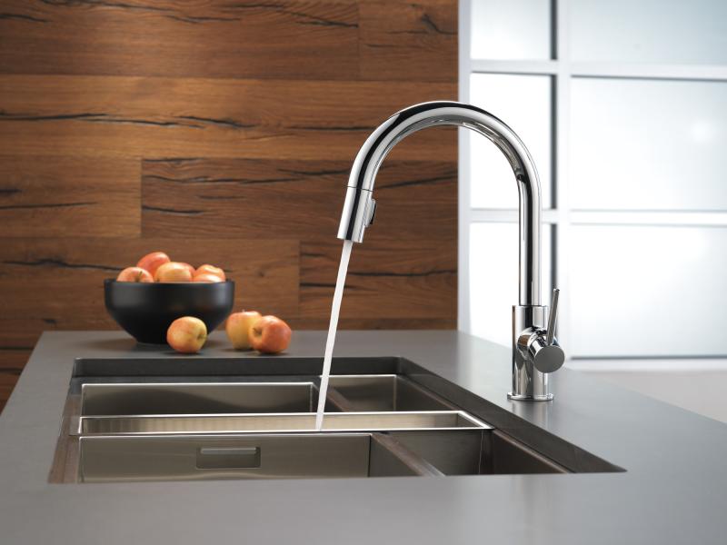 DELTA Trinsic Single Handle Pull-Down Kitchen Limited Swivel — Chrome