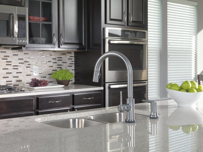 DELTA Trinsic Single Handle Pull-Down Kitchen Faucet with Touch2O Technology — Arctic Stainless
