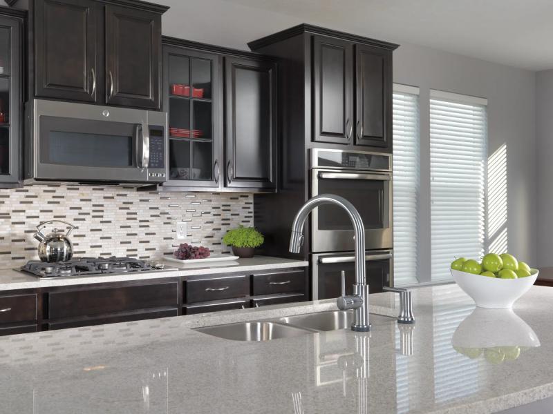 DELTA Trinsic Single Handle Pull-Down Kitchen Faucet with Touch2O Technology — Arctic Stainless