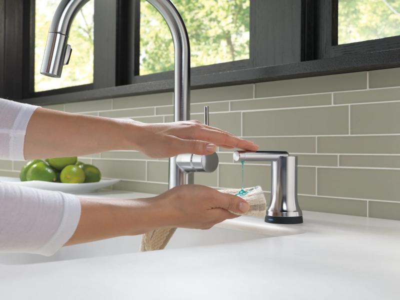 DELTA Trinsic Single Handle Pull-Down Kitchen Faucet with Touch2O Technology — Arctic Stainless