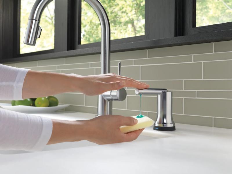 DELTA Trinsic Single Handle Pull-Down Kitchen Faucet with Touch2O Technology — Arctic Stainless