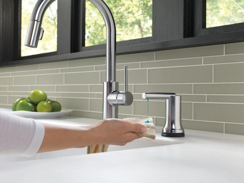 DELTA Trinsic Single Handle Pull-Down Kitchen Faucet with Touch2O Technology — Arctic Stainless