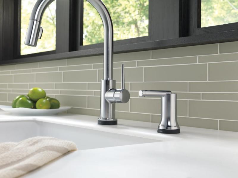 DELTA Trinsic Single Handle Pull-Down Kitchen Faucet with Touch2O Technology — Arctic Stainless