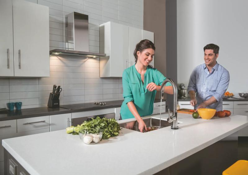 DELTA Trinsic Single Handle Pull-Down Kitchen Faucet with Touch2O Technology — Arctic Stainless