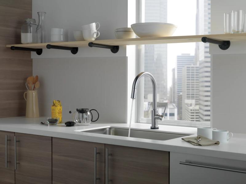 DELTA Trinsic Single Handle Pull-Down Kitchen Faucet with Touch2O Technology — Arctic Stainless