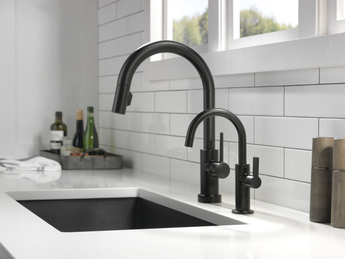 DELTA Other Contemporary Round Beverage Faucet — Matte Black