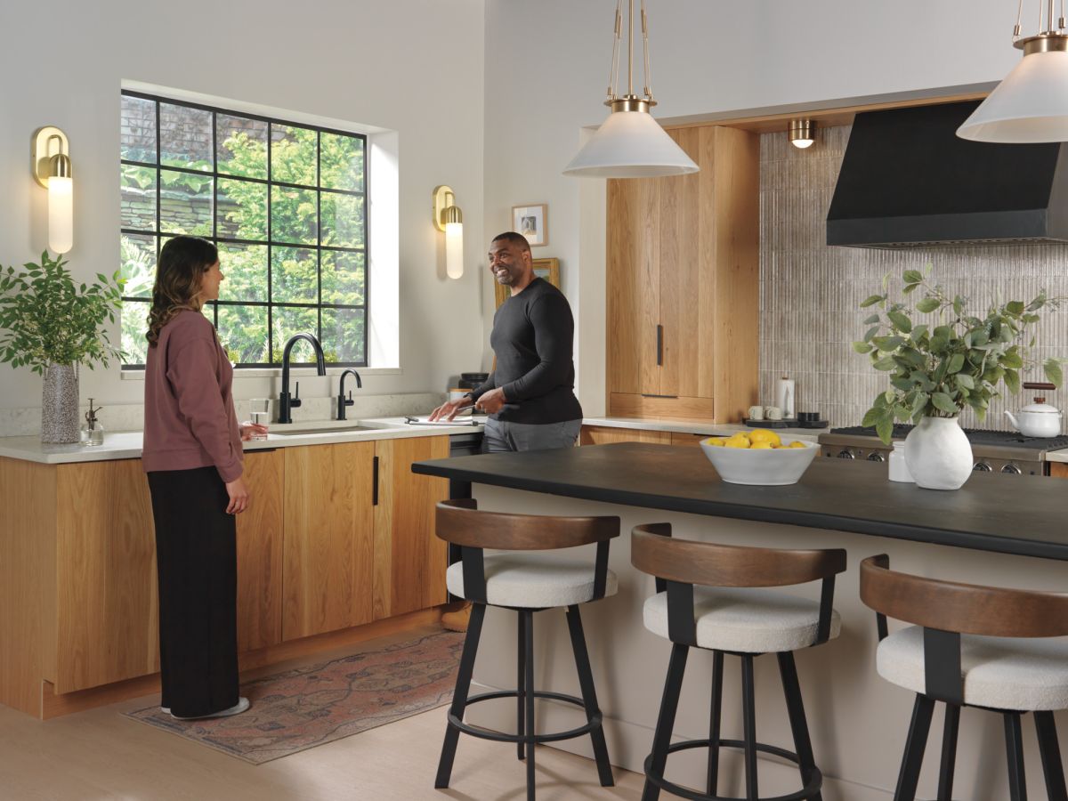 DELTA Other Contemporary Round Beverage Faucet — Matte Black