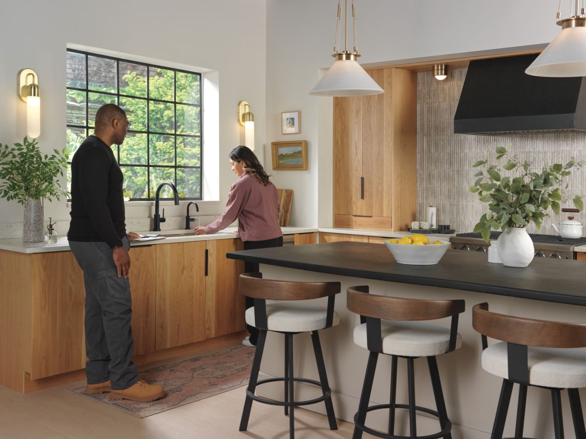DELTA Other Contemporary Round Beverage Faucet — Matte Black
