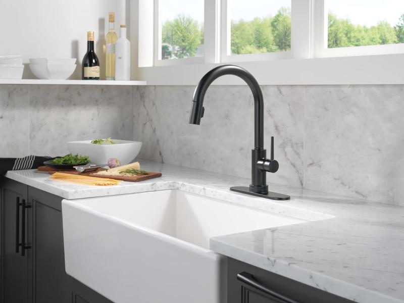 DELTA Trinsic VoiceIQ Kitchen Faucet with Touch2O Technology with Touchless Technology — Matte Black