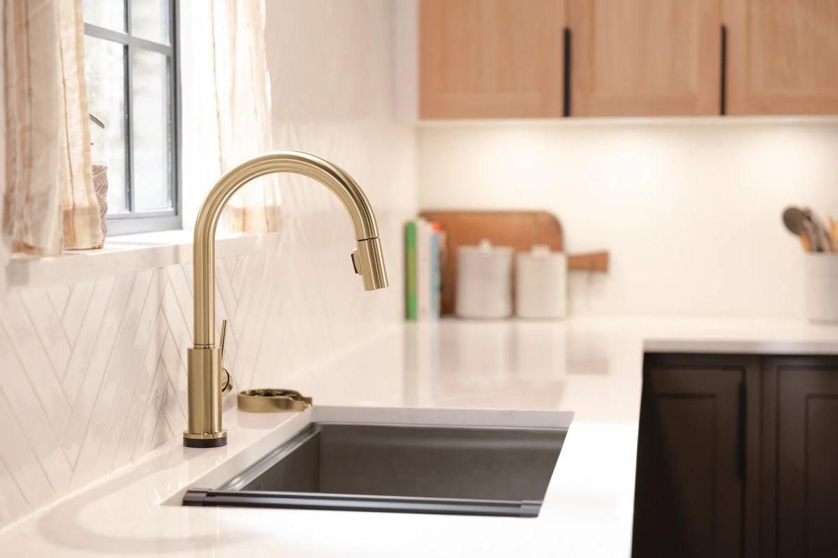 DELTA Trinsic VoiceIQ Kitchen Faucet with Touch2O Technology with Touchless Technology — Champagne Bronze