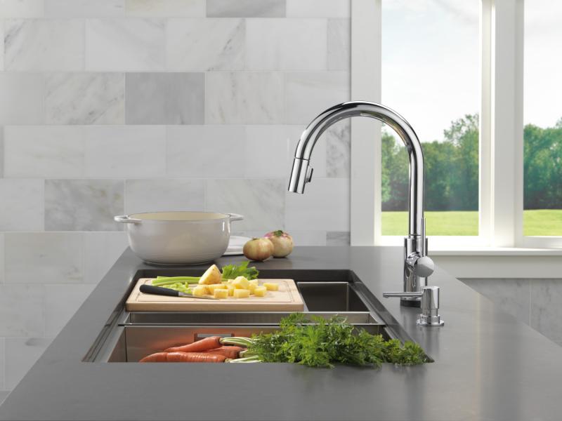 DELTA Trinsic VoiceIQ Kitchen Faucet with Touch2O Technology with Touchless Technology — Chrome
