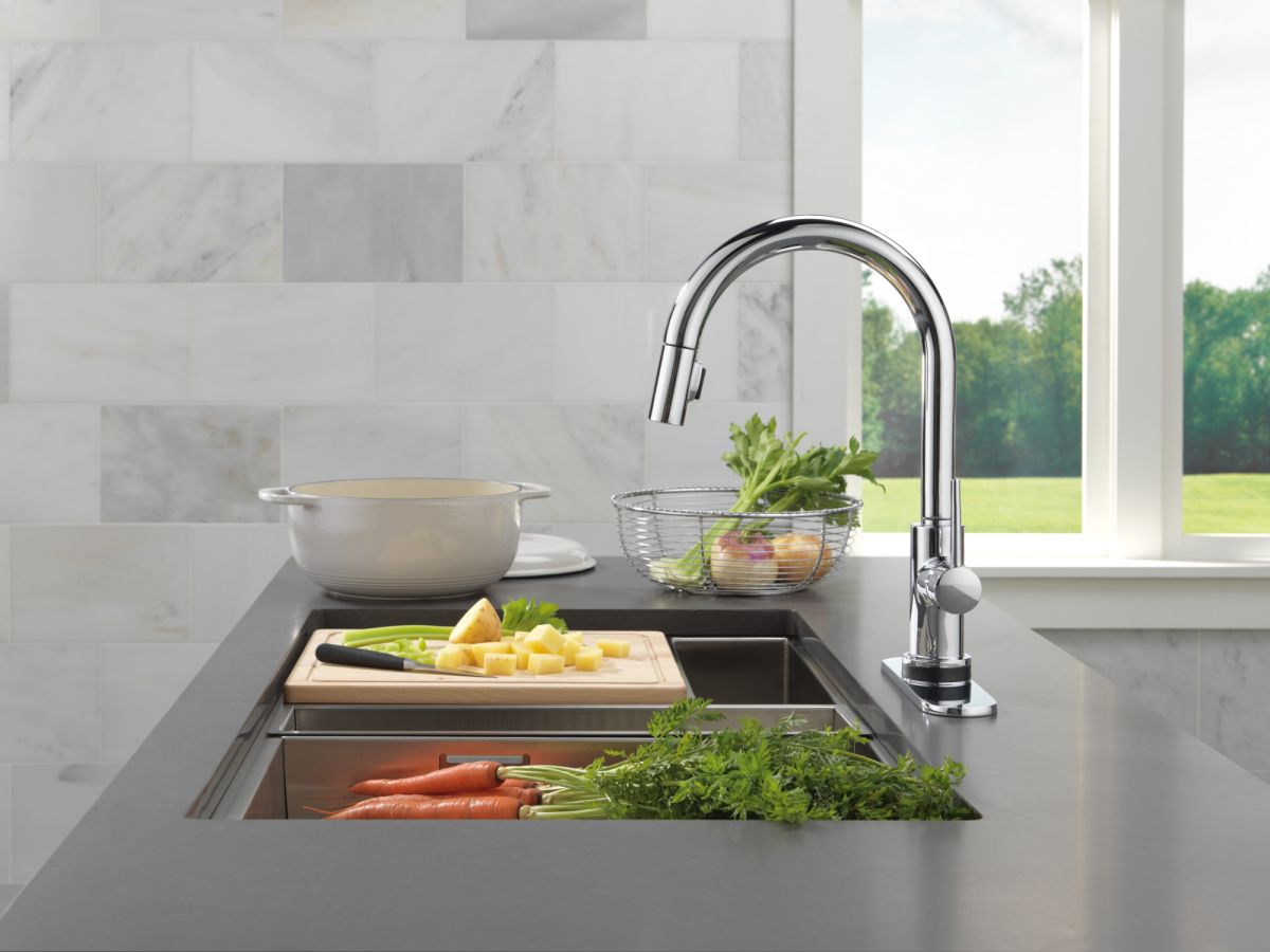 DELTA Trinsic VoiceIQ Kitchen Faucet with Touch2O Technology with Touchless Technology — Chrome