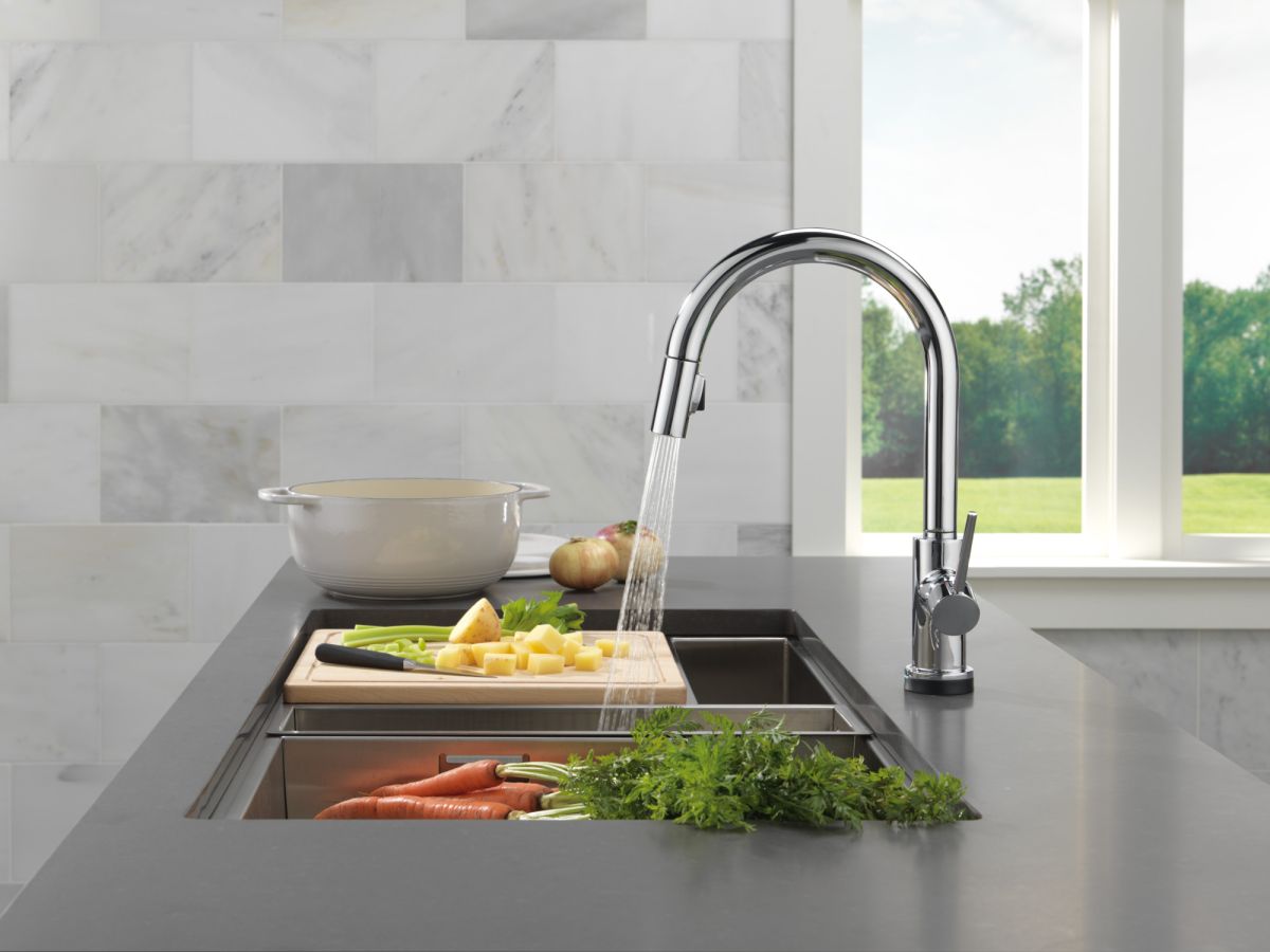 DELTA Trinsic VoiceIQ Kitchen Faucet with Touch2O Technology with Touchless Technology — Chrome