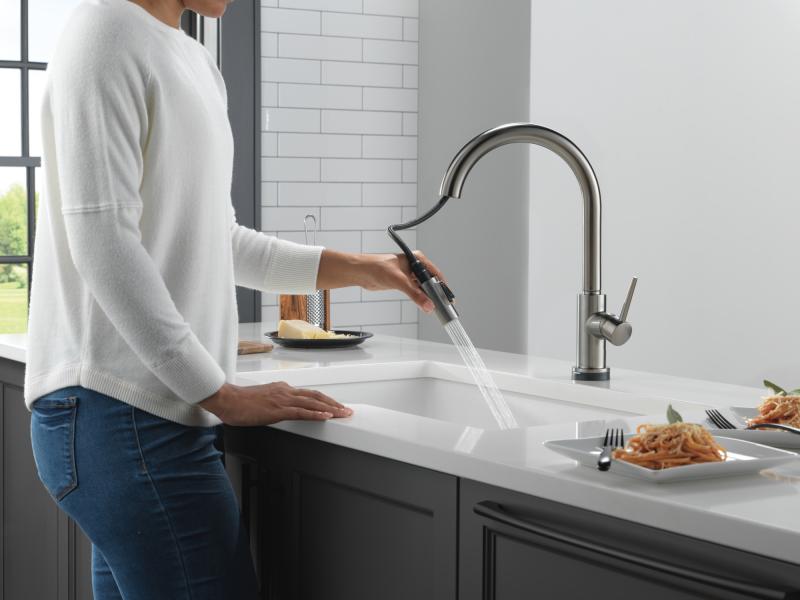 DELTA Trinsic VoiceIQ Kitchen Faucet with Touch2O Technology with Touchless Technology — Black Stainless