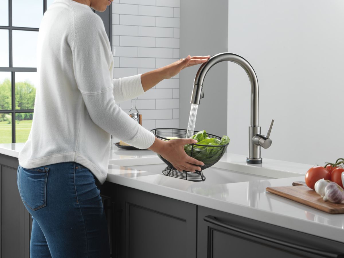 DELTA Trinsic VoiceIQ Kitchen Faucet with Touch2O Technology with Touchless Technology — Black Stainless