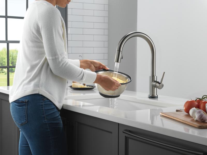 DELTA Trinsic VoiceIQ Kitchen Faucet with Touch2O Technology with Touchless Technology — Black Stainless