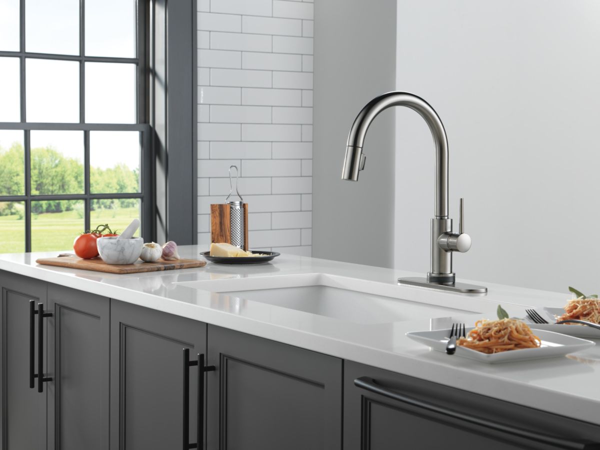 DELTA Trinsic VoiceIQ Kitchen Faucet with Touch2O Technology with Touchless Technology — Black Stainless