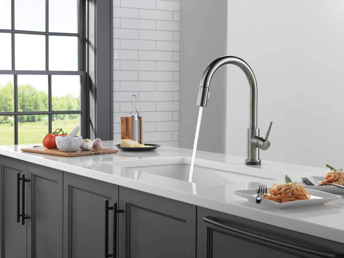 DELTA Trinsic VoiceIQ Kitchen Faucet with Touch2O Technology with Touchless Technology — Black Stainless