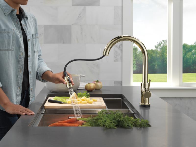 DELTA Trinsic VoiceIQ Kitchen Faucet with Touch2O Technology with Touchless Technology — Polished Nickel
