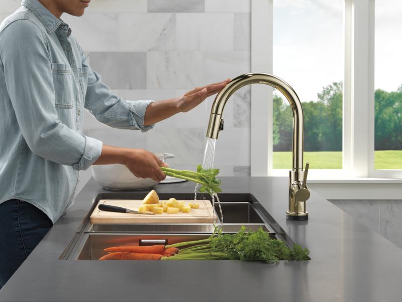 DELTA Trinsic VoiceIQ Kitchen Faucet with Touch2O Technology with Touchless Technology — Polished Nickel